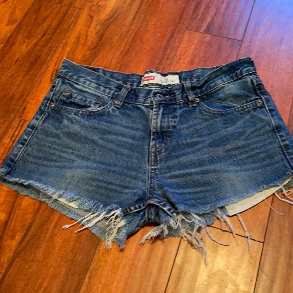 Women’s Levi cutoffs